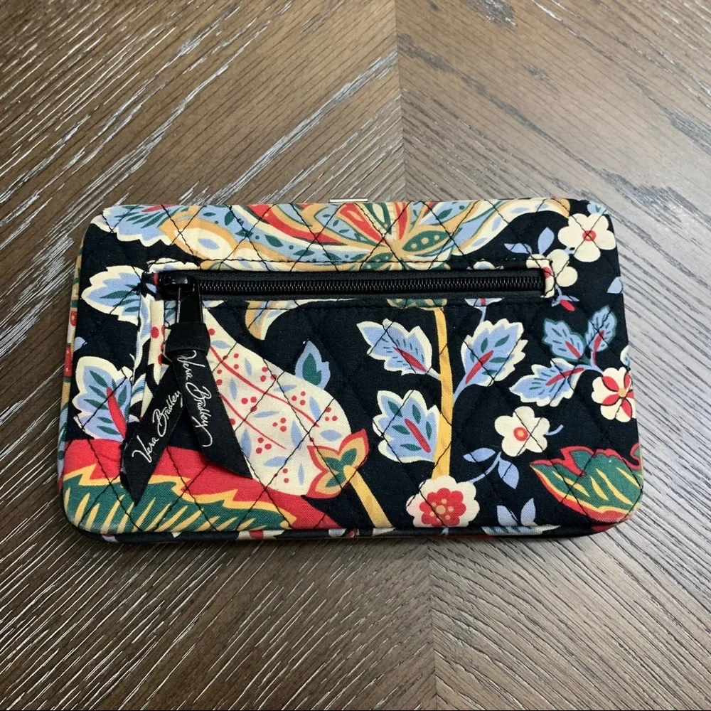 Vera Bradley 2010 Versailles quilted cloth clutch
